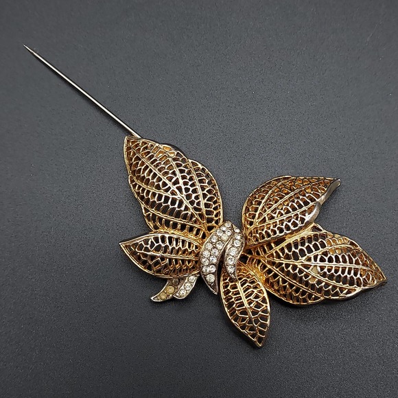 Art Jewelry Signed Art Gold Tone Rhinestone Leaf Brooch Vintage